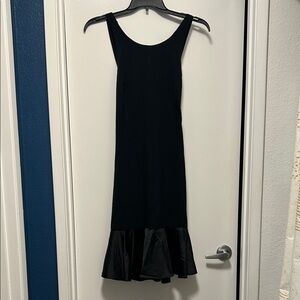Vince Camuto Elegant Black Midi Dress with Flared Hem